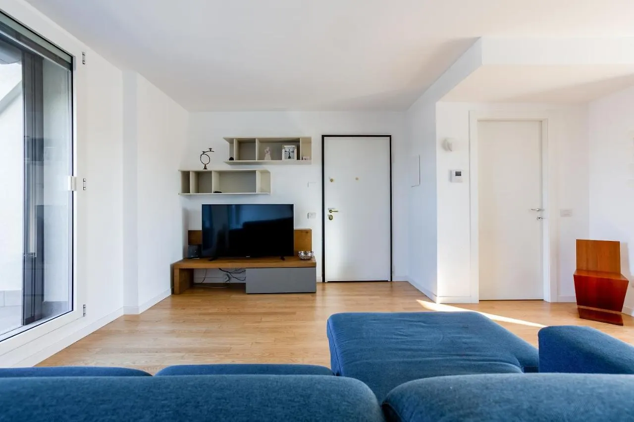 Modern Apt With Terrace, Wifi & Ac Milan Apartment
